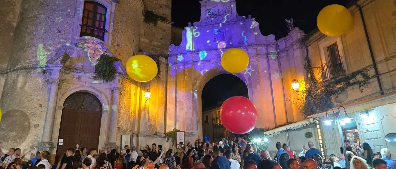Gerace vince le Olimpiadi dell’arte di strada: in migliaia per assistere a spettacoli di artisti provenienti da 7 nazioni