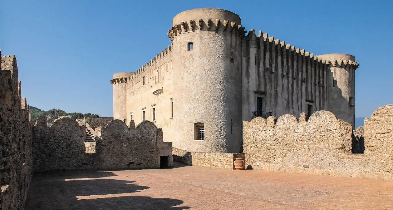 Castelli e torri patrimonio storico culturale inestimabile, ecco i principali nella Costa dei Saraceni