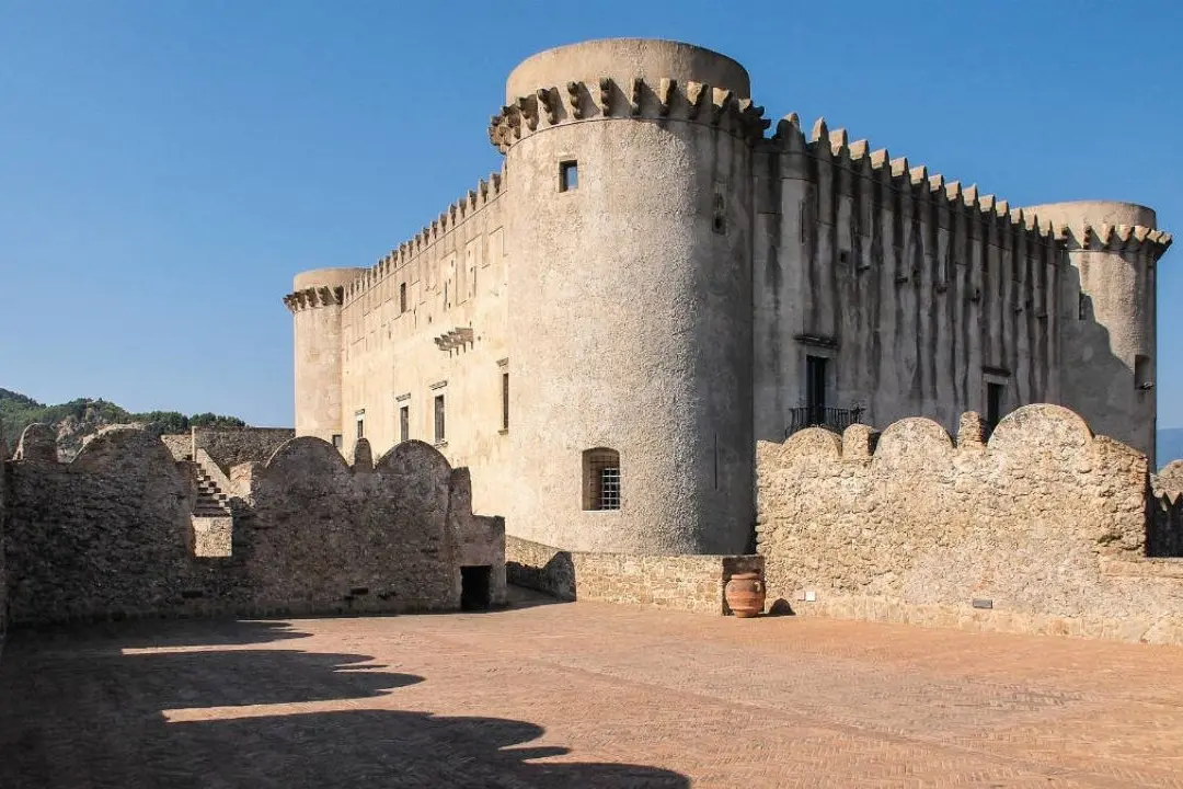 Castelli e torri patrimonio storico culturale inestimabile, ecco i principali nella Costa dei Saraceni