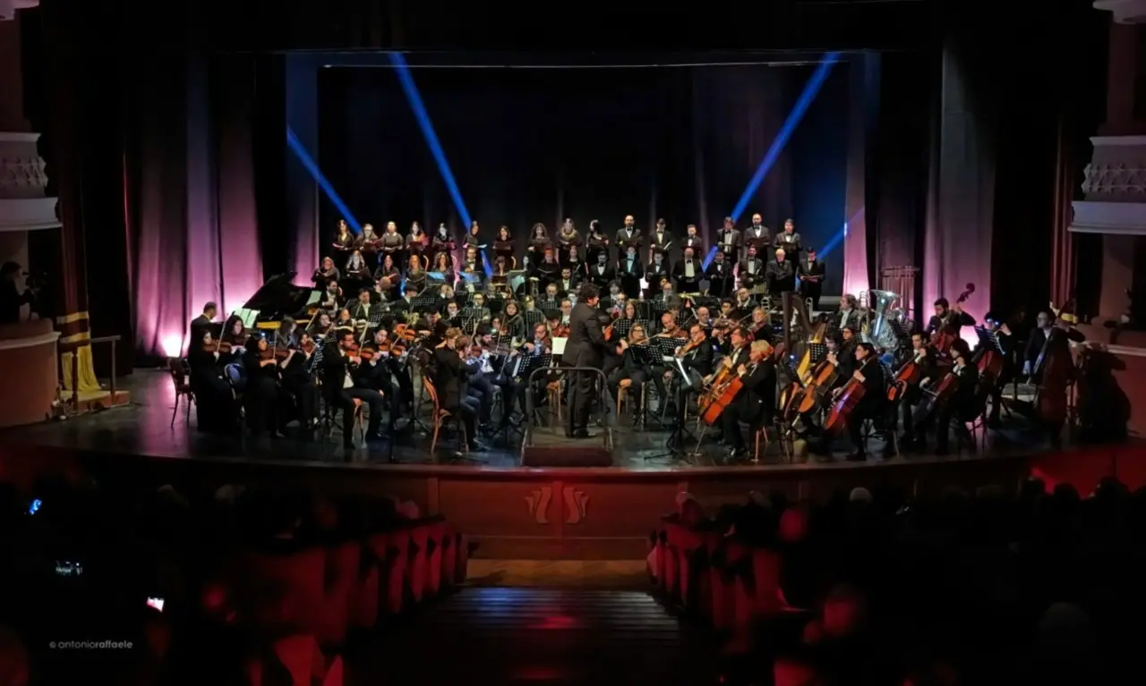La musica lirica approda a Polistena: in programma il concerto con il gran galà e l’omaggio al maestro Morricone
