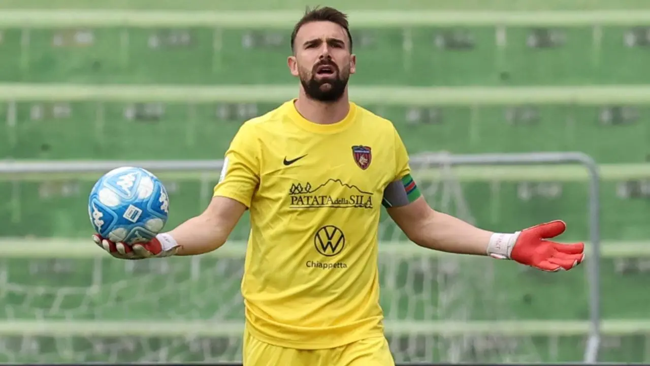 La Serie B dei rossobl\\u00F9 si \\u00E8 conclusa con un nono posto in classifica. Un buon risultato che ha per\\u00F2 lasciato anche un pizzico di rammarico a causa di qualche occasione sprecata per poter raggiungere i play off. Reparto per reparto ecco i voti ai calciatori della squadra bruzia