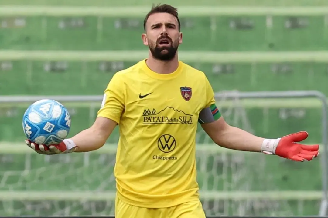 La Serie B dei rossobl\\u00F9 si \\u00E8 conclusa con un nono posto in classifica. Un buon risultato che ha per\\u00F2 lasciato anche un pizzico di rammarico a causa di qualche occasione sprecata per poter raggiungere i play off. Reparto per reparto ecco i voti ai calciatori della squadra bruzia