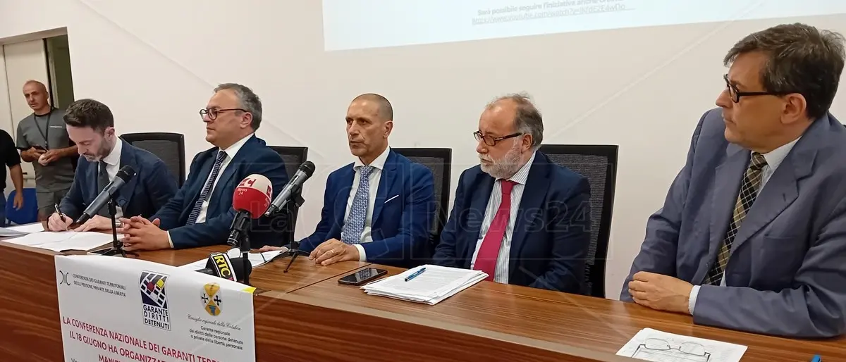 La mobilitazione dei garanti dei detenuti, in Calabria 80 tentati suicidi da inizio anno: «Il carcere diventato una discarica sociale»