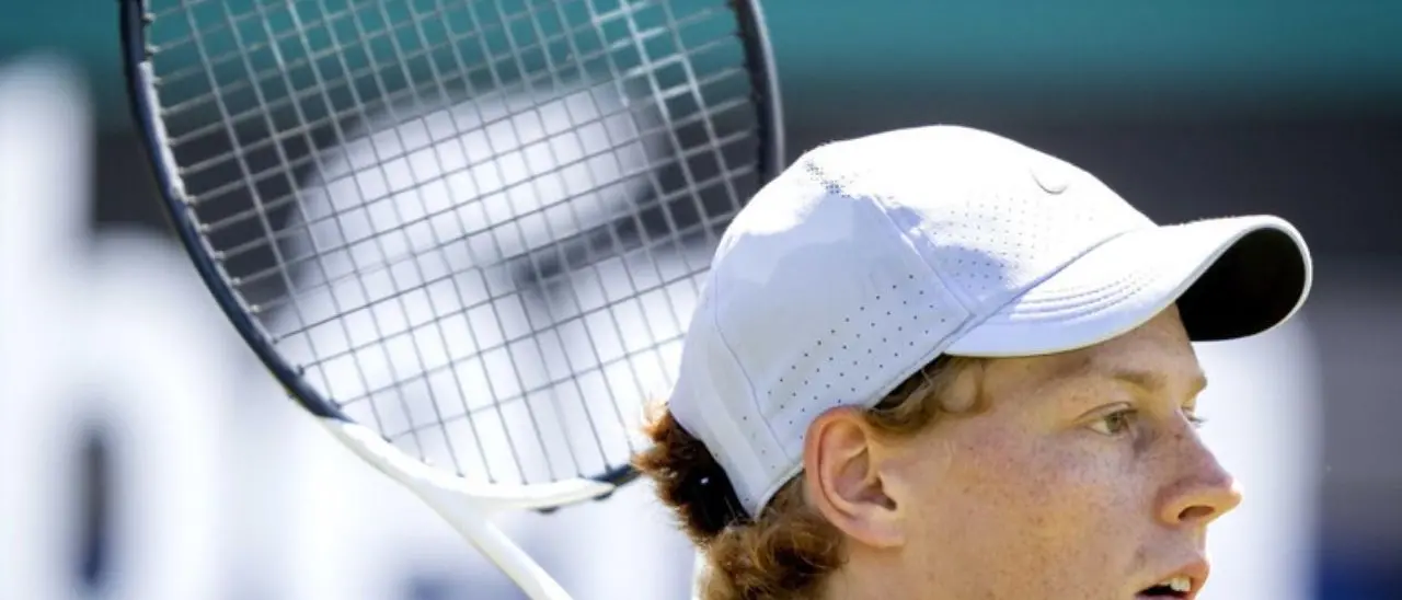 Sinner esordio vincente ad Halle: va sotto, ribalta il match con Griekspoor e accede al turno successivo