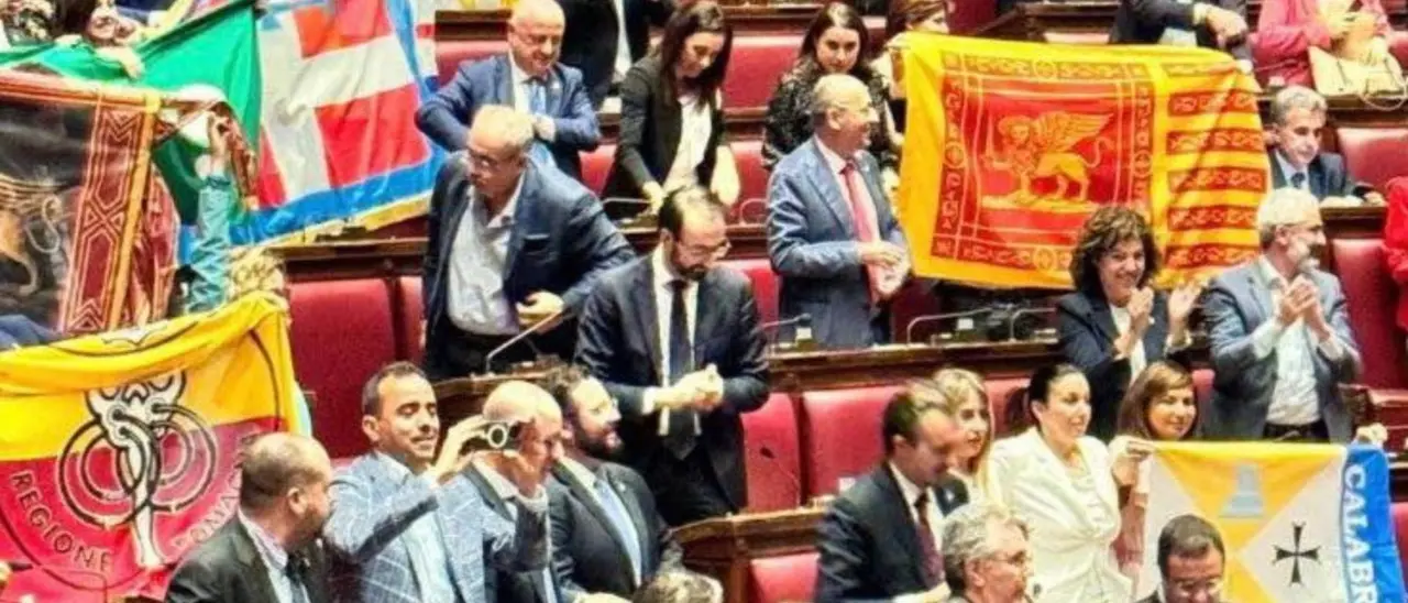 Autonomia differenziata, il voto spacca il centrodestra calabrese. E Oliverio attacca Occhiuto: «Il suo è il pianto del coccodrillo»