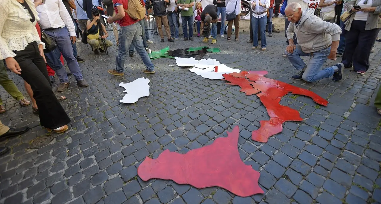 Calabria ultima per livelli di cura, l'ombra dell'autonomia differenziata sulla sanità: «Occhiuto stoppi le pre-intese»\n