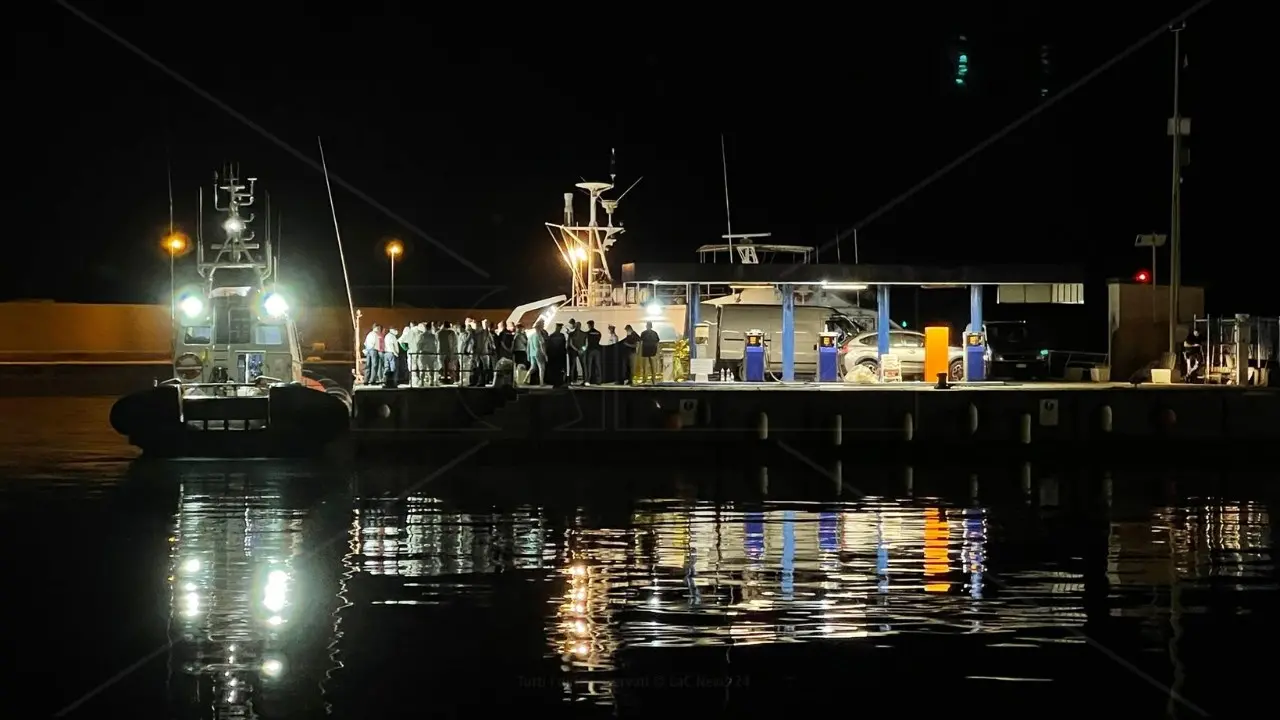 Naufragio di migranti al largo della Calabria, recuperati altri 14 cadaveri: il numero dei morti sale a 34