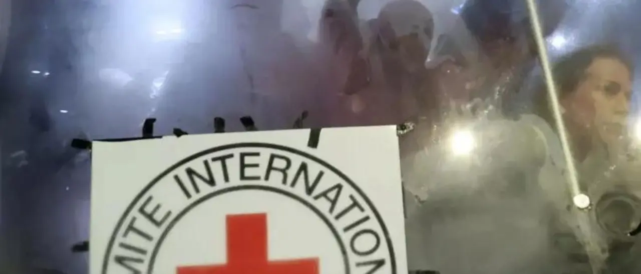 Medio Oriente, bombe vicino alla sede delle Croce Rossa a Gaza: «Ci sono 22 morti e 45 feriti»