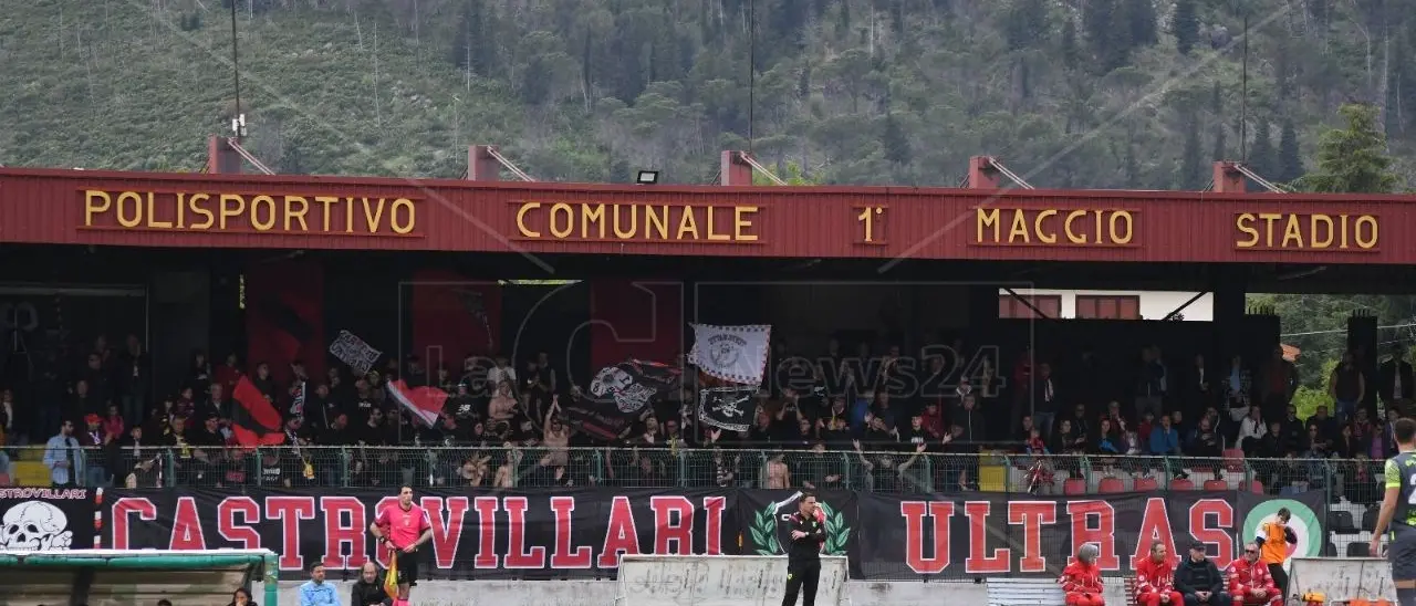 Castrovillari Calcio, tutto bloccato in città: solo ipotesi e riunioni, sempre più vicino il fallimento