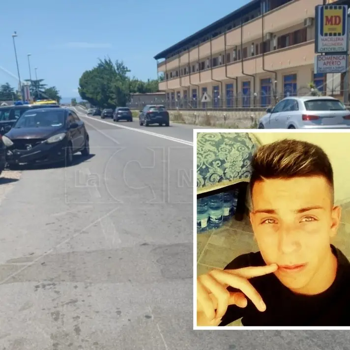 Scontro tra due auto e una moto a Cropani lungo la 106, muore sul colpo centauro 24enne