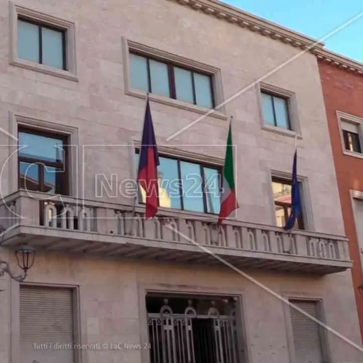 Vertenza Abramo, 200 lavoratori di Crotone in assemblea permanente nell’aula del Consiglio comunale