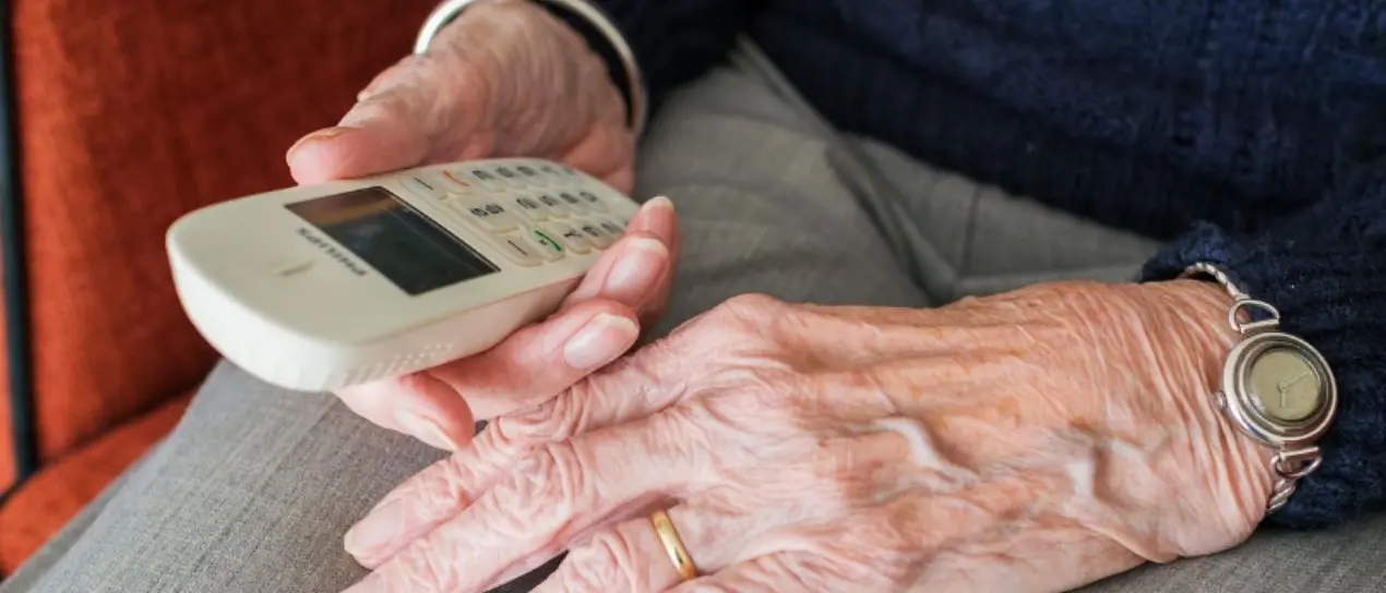 Chiama la guardia medica di notte perché sta male ma il medico si rifiuta di andare a casa: «Non siamo obbligati, chiami il 118»