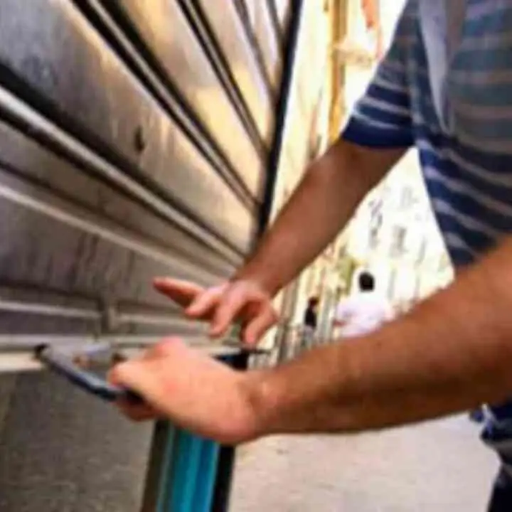 Vertenza Abramo, a Crotone negozi chiusi per solidarietà ai lavoratori che rischiano il posto