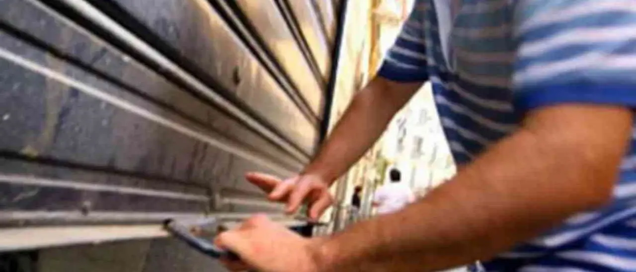 Vertenza Abramo, a Crotone negozi chiusi per solidarietà ai lavoratori che rischiano il posto