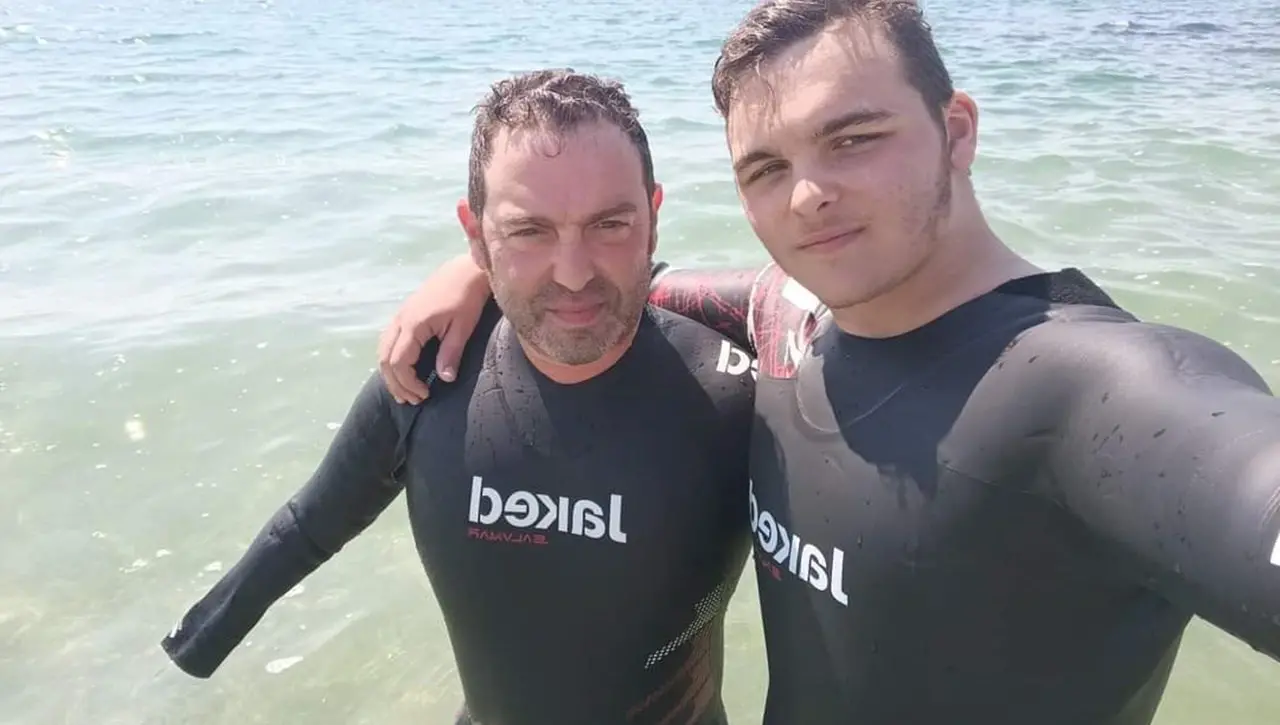 Senza braccia dopo un incidente sul lavoro, Andrea Lanari attraverserà lo Stretto di Messina a nuoto con il figlio