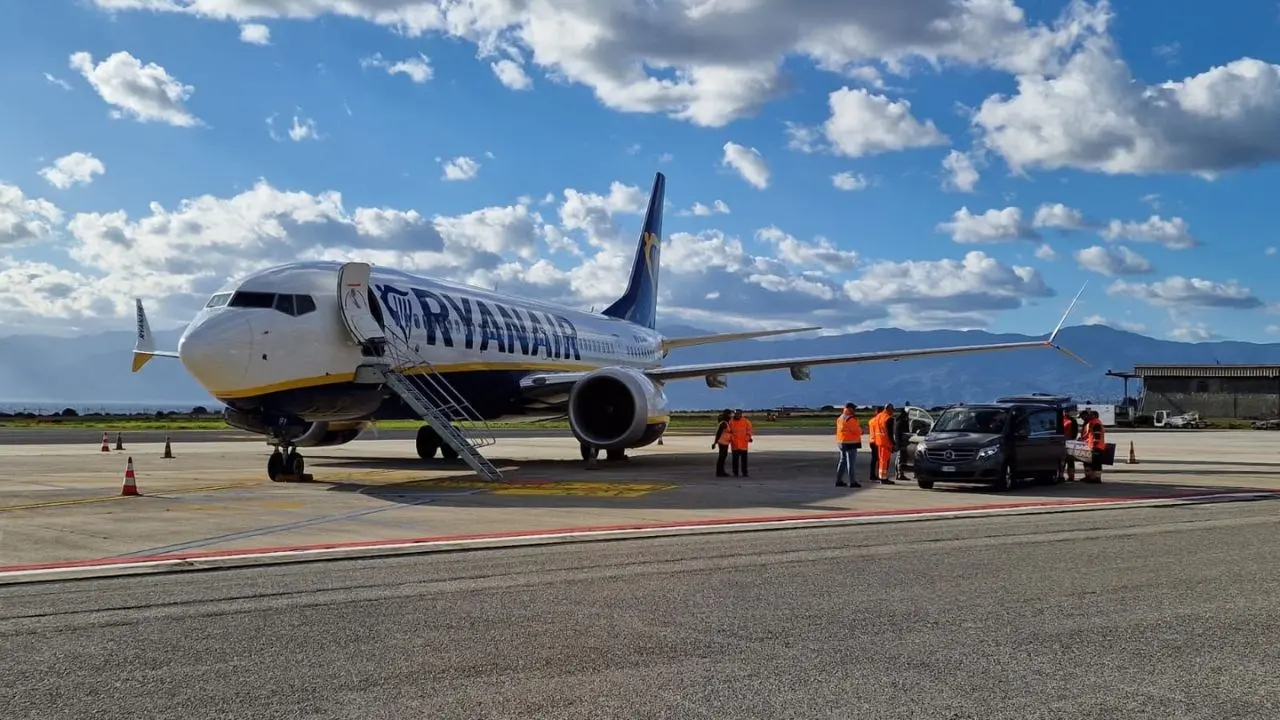 Destinazione Calabria riparte dall’Irlanda, Ryanair vince il maxi appalto da 47 milioni per rilanciare il turismo