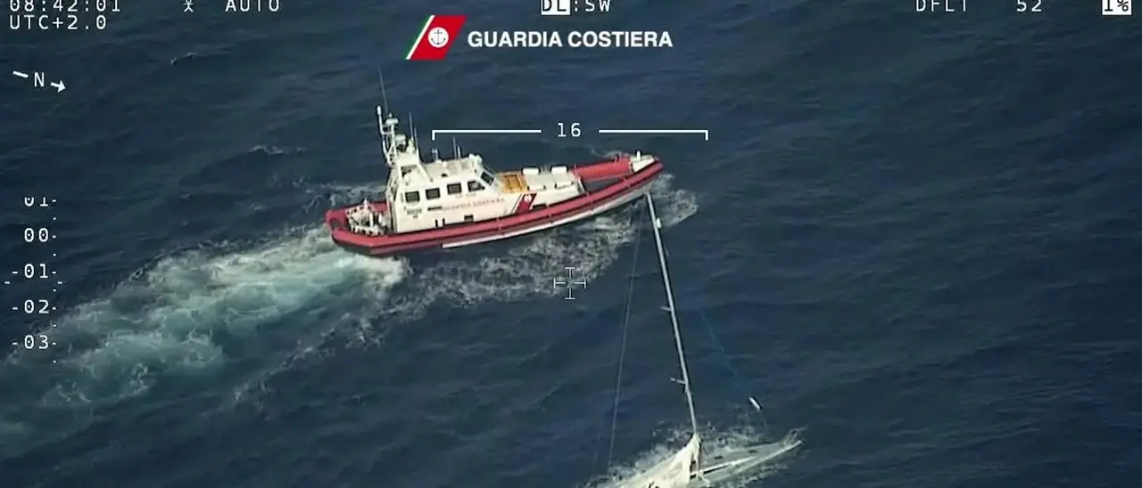 A Roccella la lunga processione dei familiari per il riconoscimento delle vittime: la Diocesi sosterrà le spese per il rimpatrio delle salme