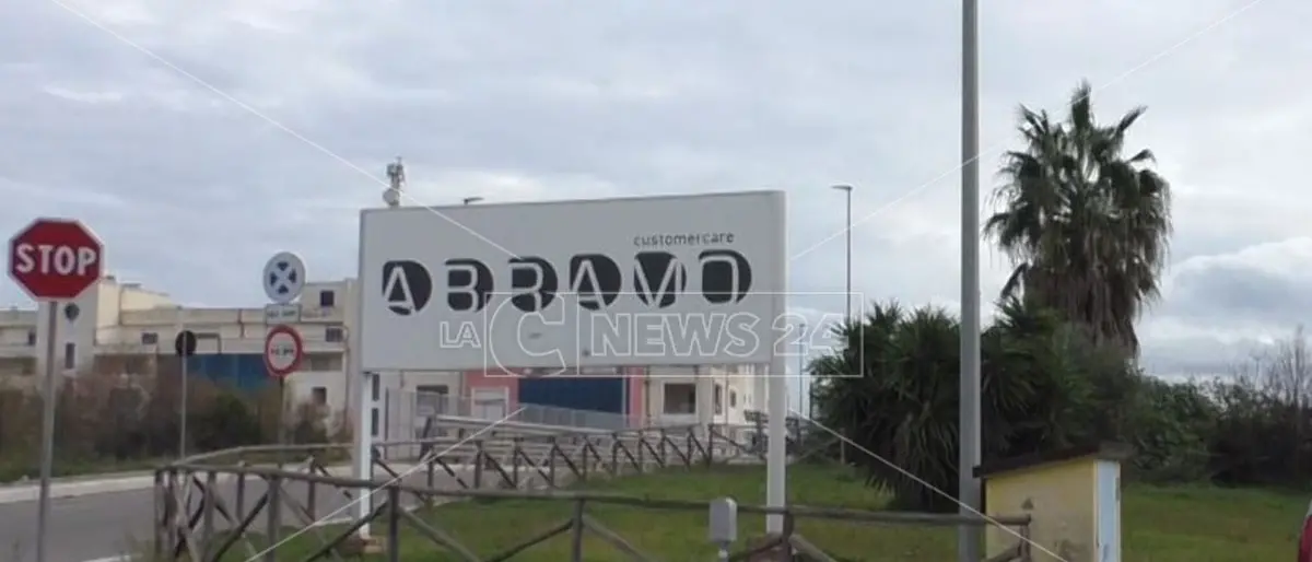 Abramo Customer Care verso la chiusura, oltre 1000 posti di lavoro a rischio: per domani indette 4 ore di sciopero