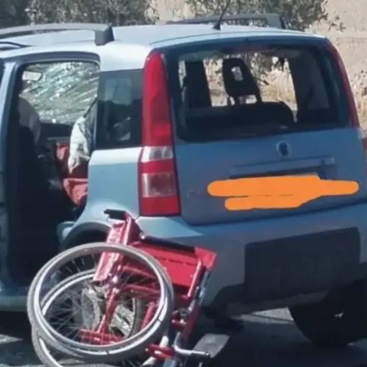 Famiglia distrutta in un drammatico incidente sulla statale 106 a Locri: tre morti e un ferito grave