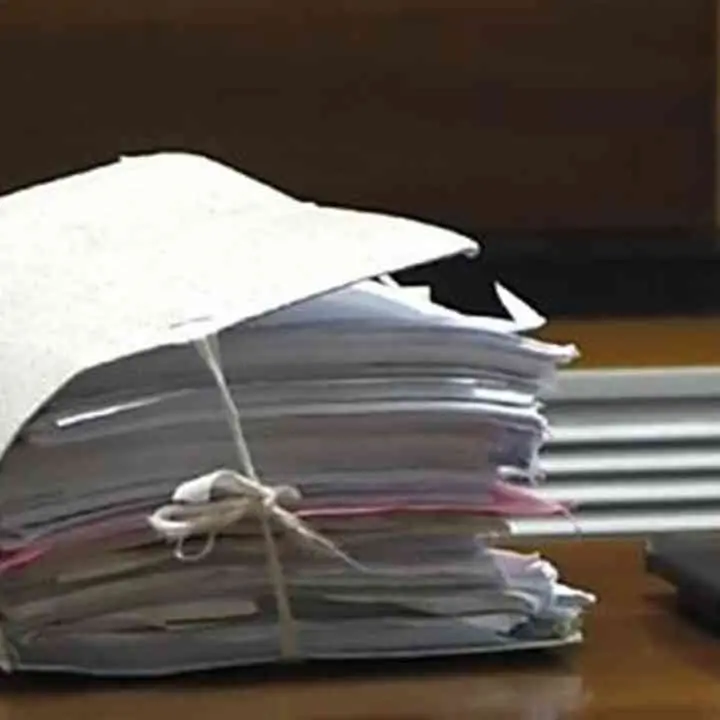 Maxi processo a Crotone, 101 rinvii a giudizio: ci sono anche l’ex governatore Oliverio e gli imprenditori Raffaele e Gianni Vrenna