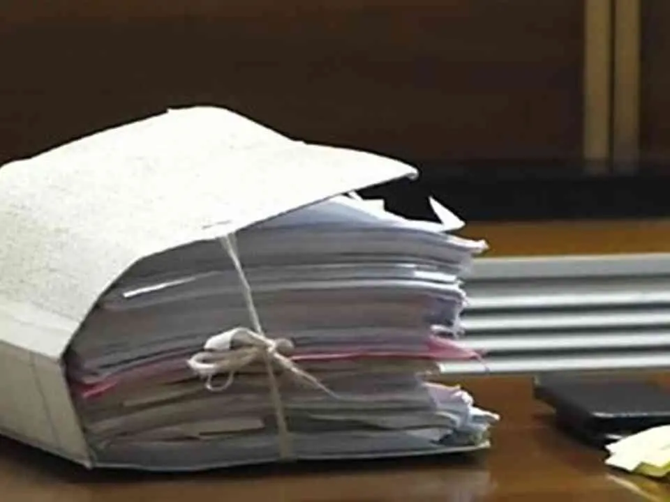 Maxi processo a Crotone, 101 rinvii a giudizio: ci sono anche l’ex governatore Oliverio e gli imprenditori Raffaele e Gianni Vrenna