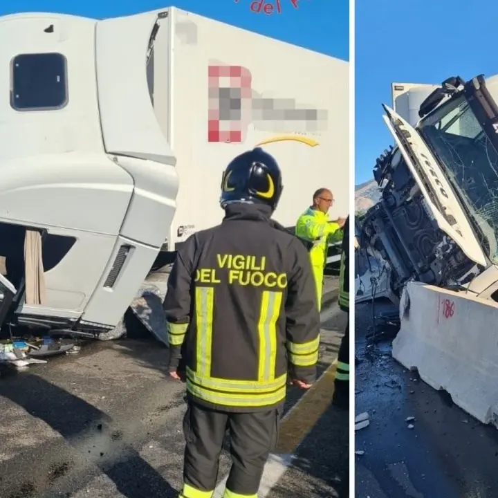 Castrovillari, Tir sbanda in autostrada: autista estratto dall’abitacolo e portato in ospedale