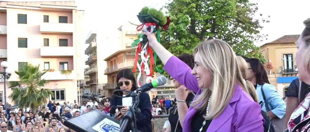 Gioia Tauro, Simona Scarcella: «Sarò la mamma di questa città». E tende una mano all’opposizione: «Per il bene comune»