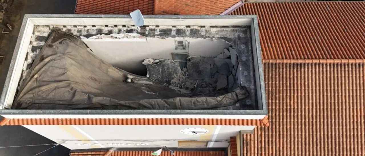 Mileto, crolla il solaio di una scuola: fino a pochi giorni fa ospitava studenti e seggi elettorali