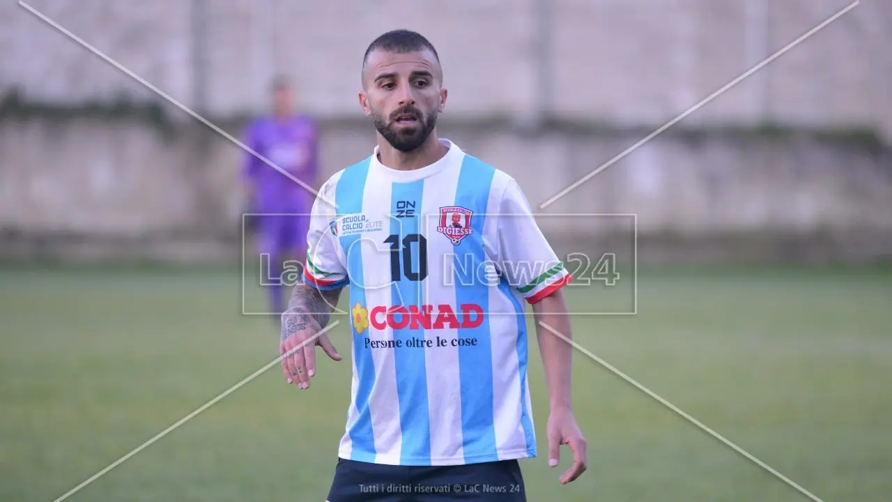 Eccellenza, Angelo Petrone rinnova con il Praia Tortora: «Obiettivo personale? Arrivare a 100 gol con questa maglia»