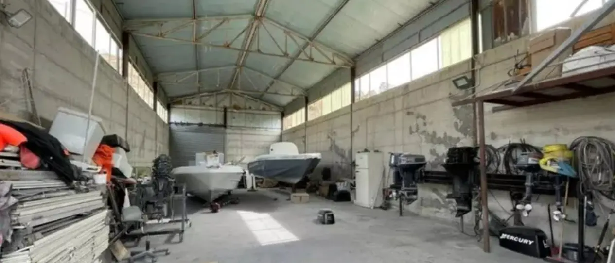 Rocca di Neto, sequestrato un cantiere nautico abusivo: due denunce