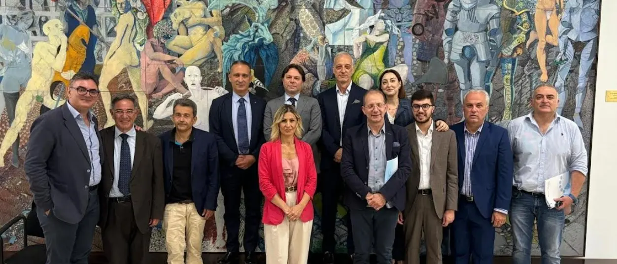 Lotta ai pirati della rete, in Calabria si punta alla creazione della prima torre digitale di controllo