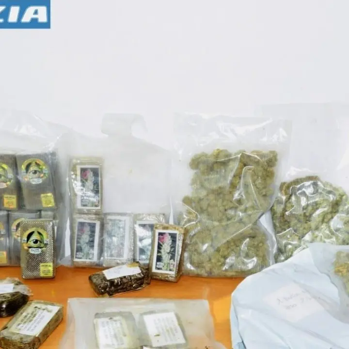 In auto con due chili e mezzo di droga nascosti in uno scatolone, 45enne calabrese arrestato in Sicilia