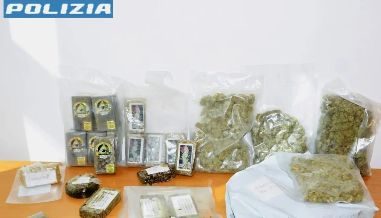 In auto con due chili e mezzo di droga nascosti in uno scatolone, 45enne calabrese arrestato in Sicilia