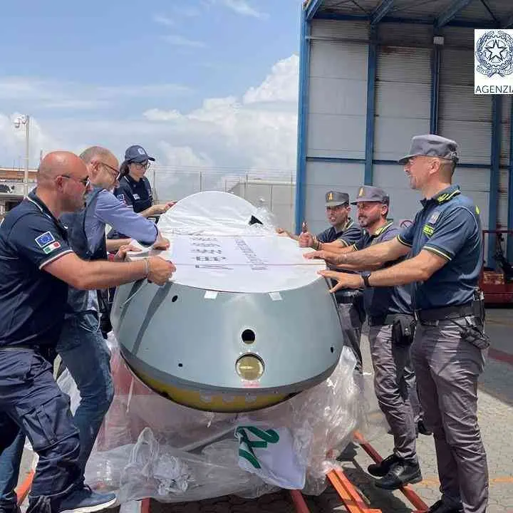 C’erano droni da guerra nei container delle pale eoliche: sequestrato a Gioia Tauro un carico di armi diretto in Libia