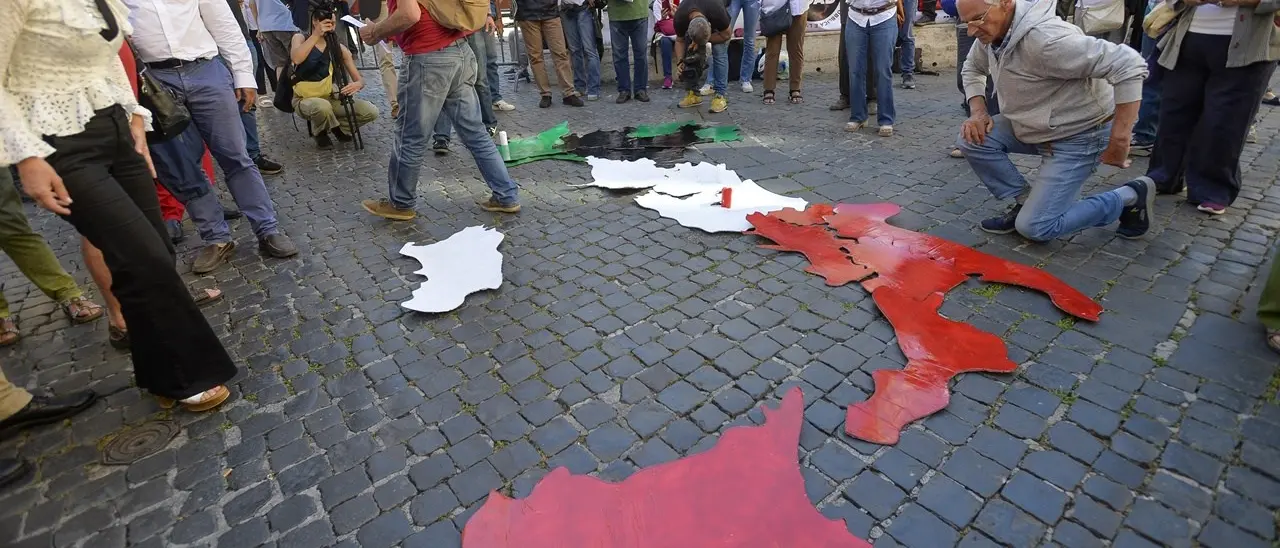 Il centrosinistra guarda alla Francia e in Calabria cerca di riunirsi sotto al vessillo del No all’Autonomia differenziata