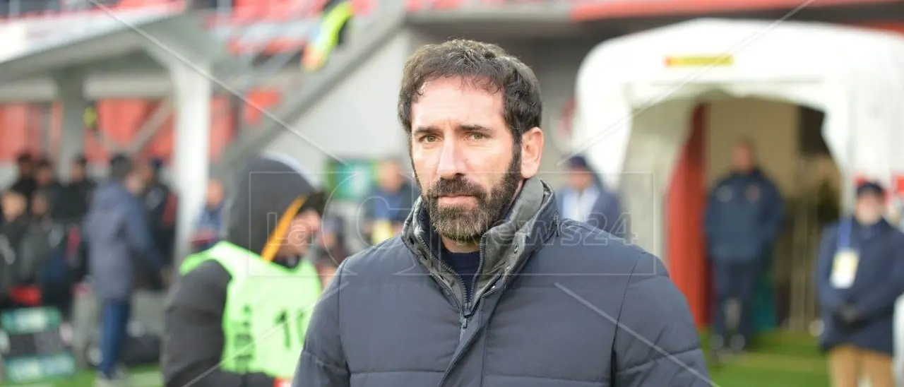 Us Catanzaro, per la panchina virata su Fabio Caserta: l’ex allenatore del Cosenza scelto per il post Vivarini