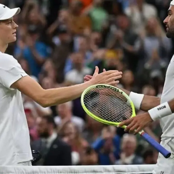 Wimbledon, Sinner vince con Berrettini e accede al terzo turno: il derby diventa uno spot per il tennis italiano