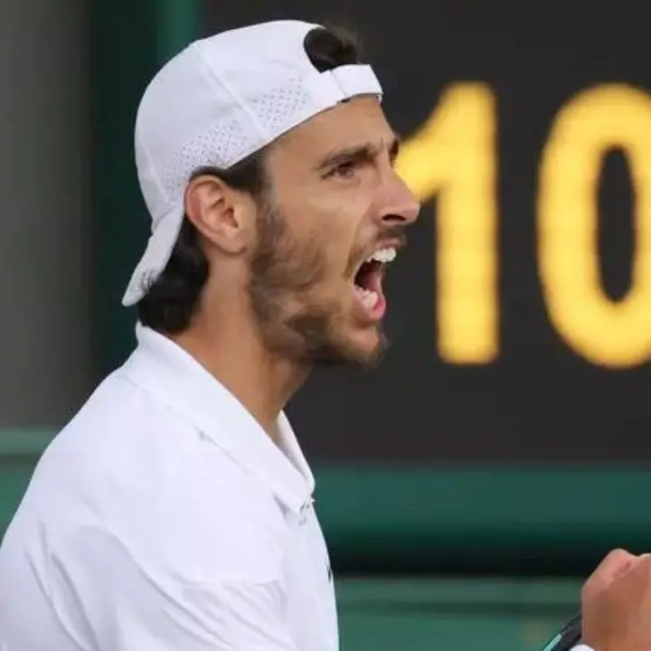 Tennis, spettacolo azzurro a Wimbledon: Musetti raggiunge Sinner e Paolini nei quarti