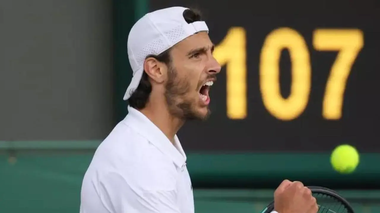 Tennis, spettacolo azzurro a Wimbledon: Musetti raggiunge Sinner e Paolini nei quarti