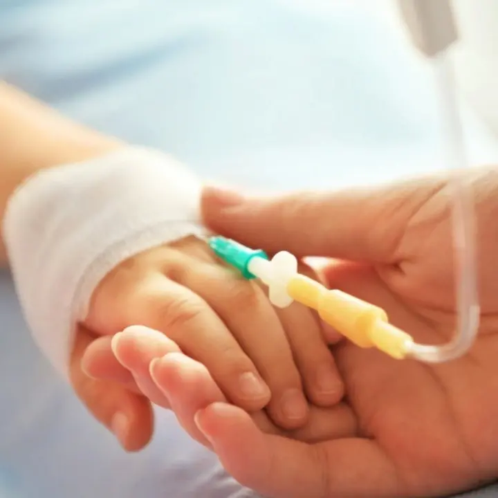 Cosenza, sta meglio il bimbo di tre anni travolto da un cancello: il piccolo Santiago ora respira autonomamente