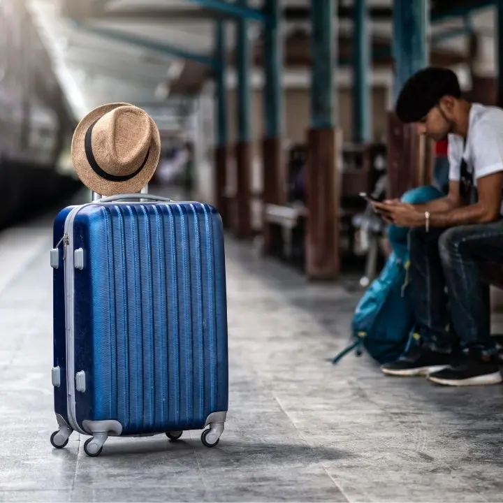 Nuovi treni lungo la Costa degli Dei: ecco i 4 collegamenti serali nel weekend