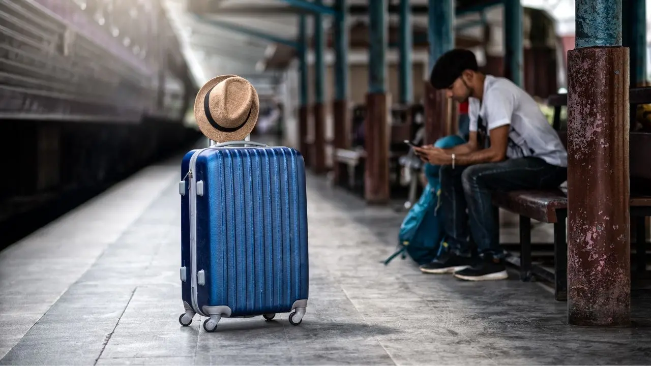 Nuovi treni lungo la Costa degli Dei: ecco i 4 collegamenti serali nel weekend