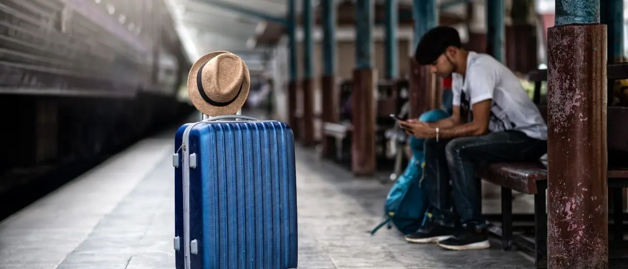 Nuovi treni lungo la Costa degli Dei: ecco i 4 collegamenti serali nel weekend