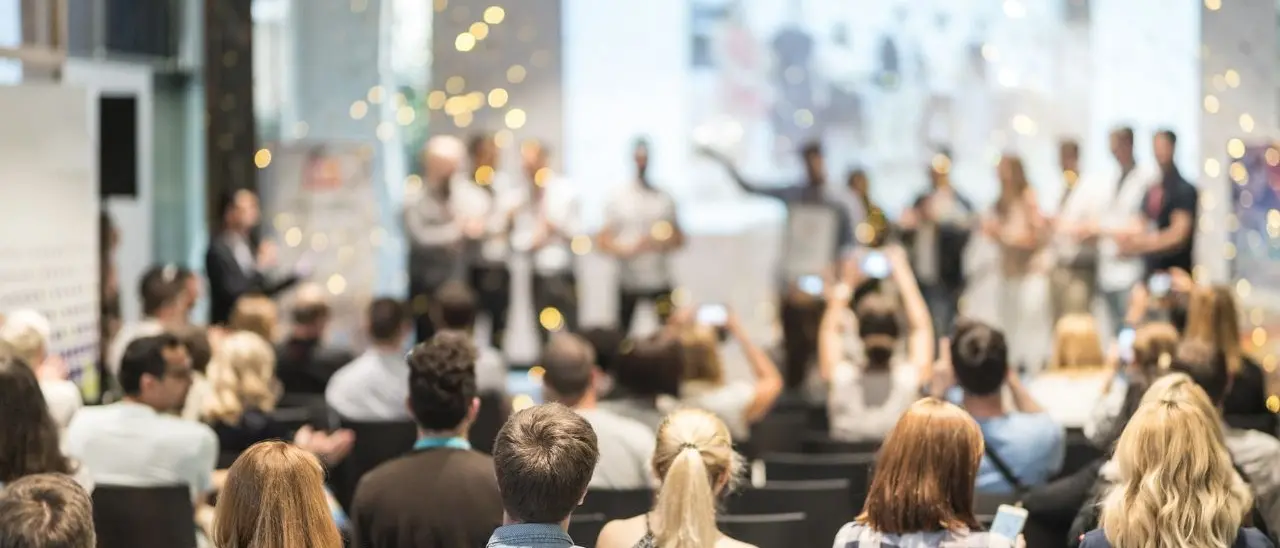 La Calabria muore di “convegnite”? Troppi premi e sagre, pochi progetti in grado di generare sviluppo