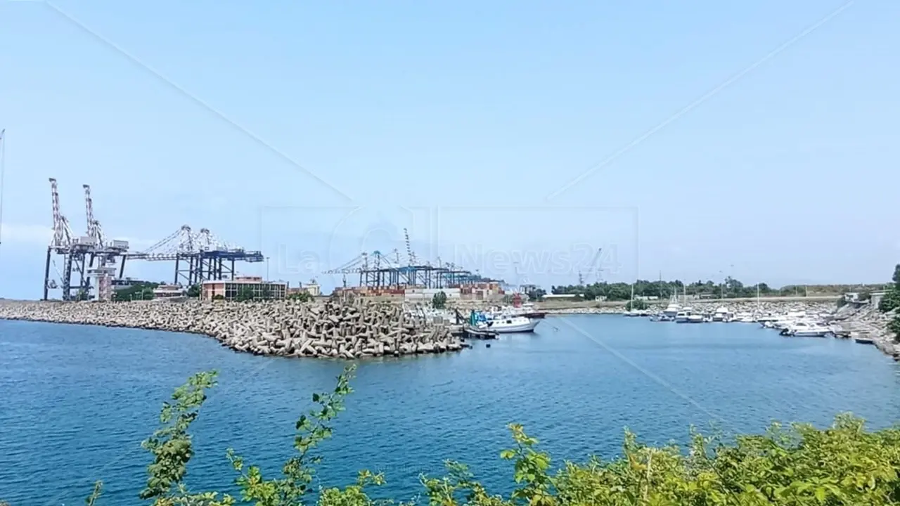 Completato il collegamento tra rete ferroviaria e il porto di Gioia Tauro: sottoscritto atto di concessione demaniale marittima