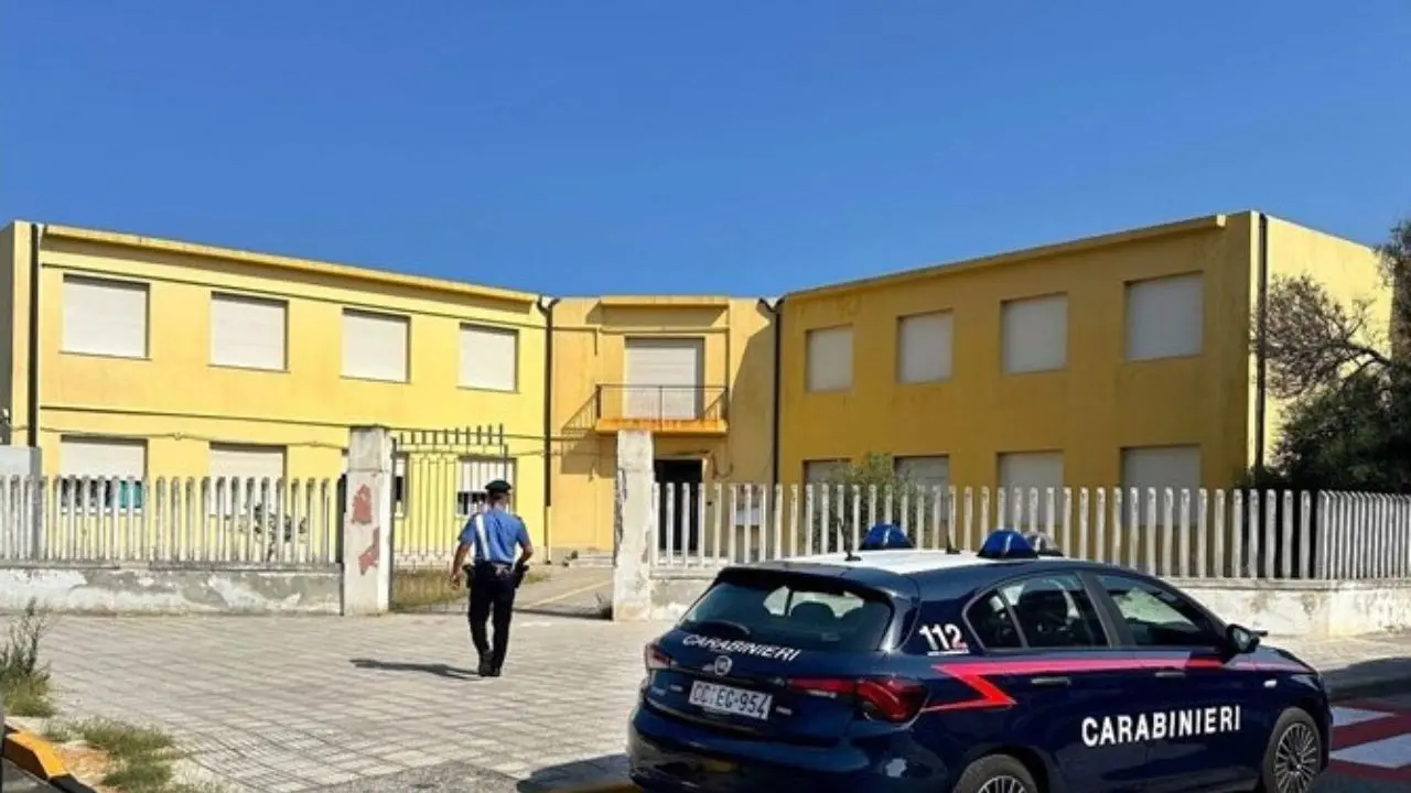 San Ferdinando, danni alla scuola elementare Carretta: denunciati quattro minori