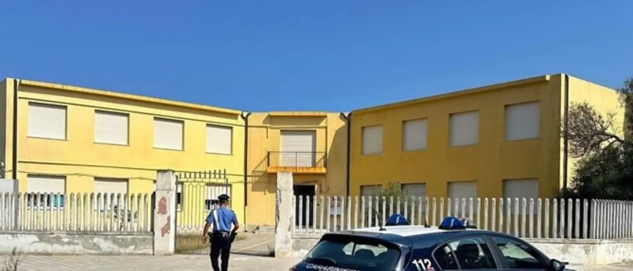 San Ferdinando, danni alla scuola elementare Carretta: denunciati quattro minori