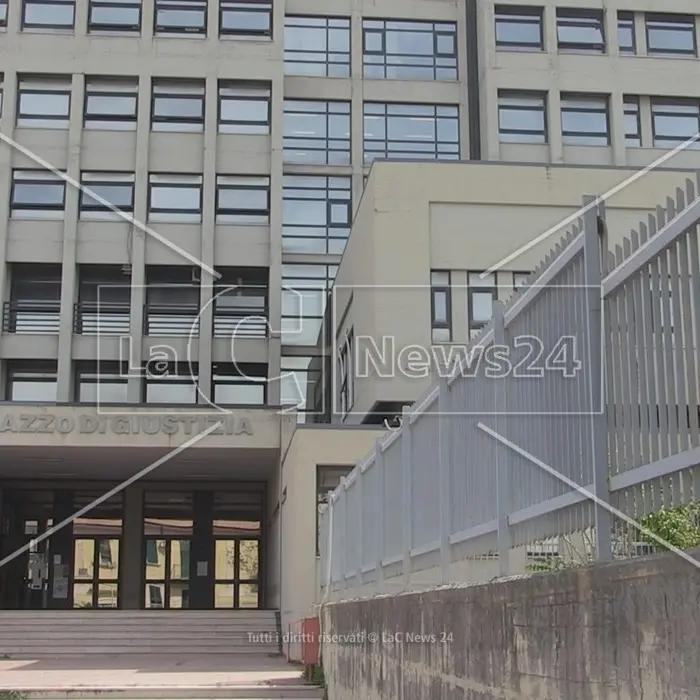 Bimbo travolto da un cancello a Guardia Piemontese, indagato il rappresentante legale del lido teatro dell’incidente