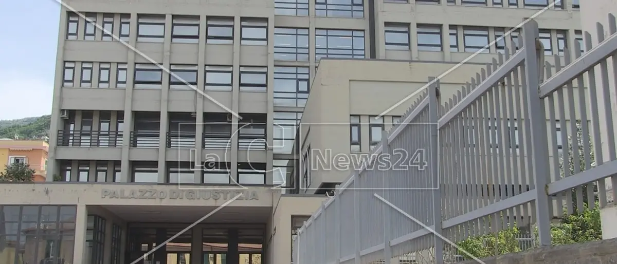 Bimbo travolto da un cancello a Guardia Piemontese, indagato il rappresentante legale del lido teatro dell’incidente