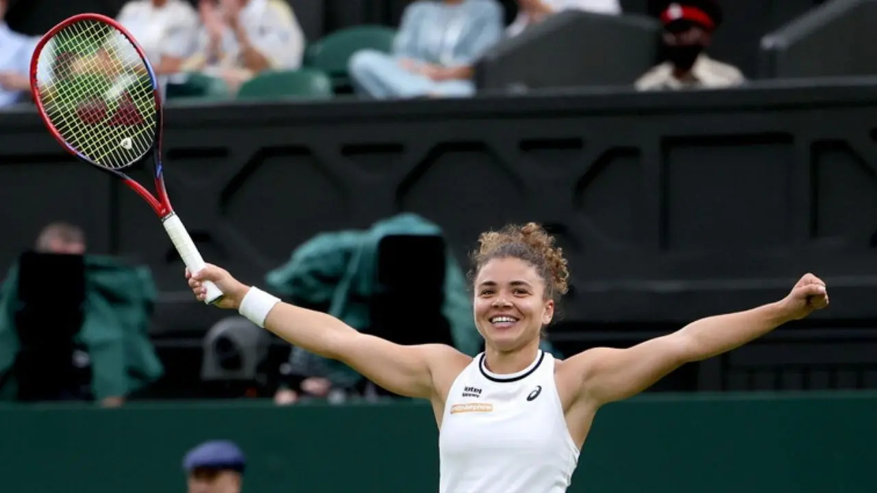 Tennis, apoteosi Paolini: batte in rimonta la Vekic ed è la prima italiana in finale a Wimbledon